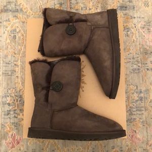 EUC Bailey Button Ugg Boots